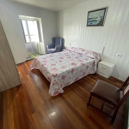 Grupo Gontad Casa Baixo Da Capilla Corme *